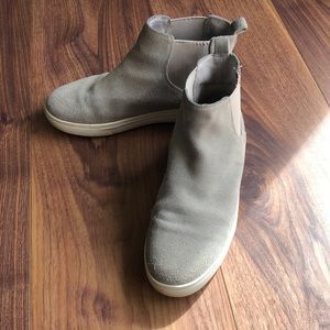 Blondo grey waterproof leather chelsea boots